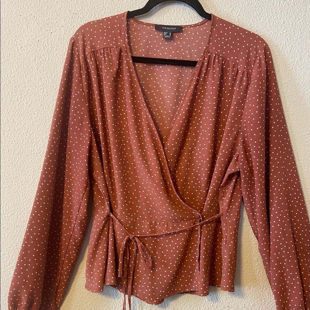 Wrap Around Beautiful blouse like new mauve and white Large